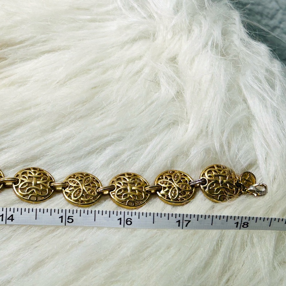 VINTAGE Gold Tone Filigree Medallion Necklace - Picture 5 of 5